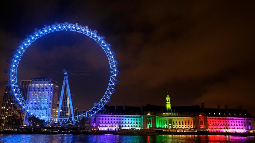 Ein Statement inmitten der Pandemie: Als Zeichen der Dankbarkeit für den staatlichen Gesundheitsdienst wurde das London Eye in der britischen Hauptstadt blau angeleuchtet.