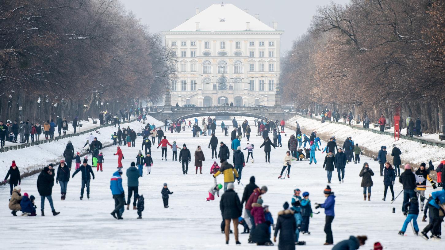 Das Winterwetter lockte Zehntausende Bayern ins Freie. In München wurde es besonders eng. 