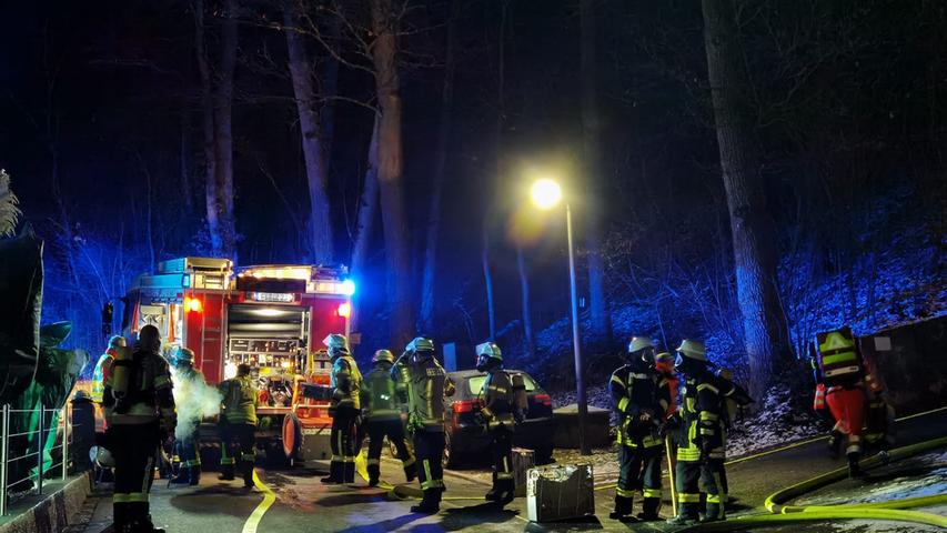 Hütte geht in Flammen auf: Mann stirbt bei Fürth