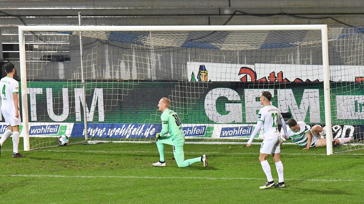 Frühes Gegentor: Maximilian Bauer, Sascha Burchert, David Raum und Paul Jaeckel (von links) nach dem 0:1.