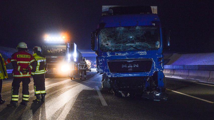Lkw fährt in Begleitfahrzeug: Tödlicher Unfall auf der A3