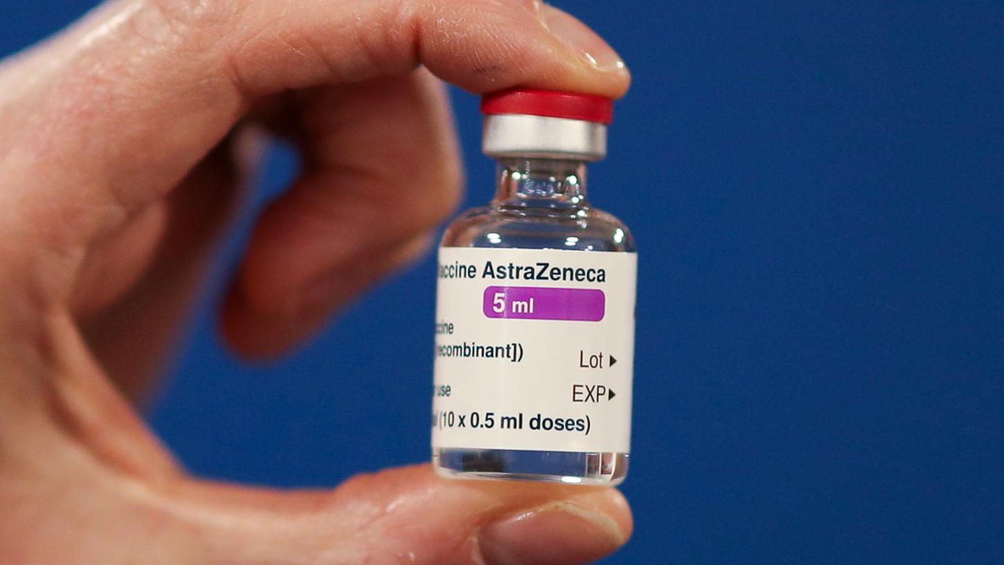 Der britisch-schwedische Arzneimittelkonzern Astrazeneca hat die Zulassung seines Corona-Impfstoffs in der EU beantragt.
Der britisch-schwedische Arzneimittelkonzern Astrazeneca hat die Zulassung seines Corona-Impfstoffs in der EU beantragt.