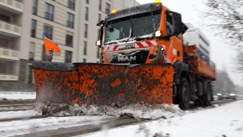 Schneetreiben in Nürnberg: Viel zu tun für den Winterdienst