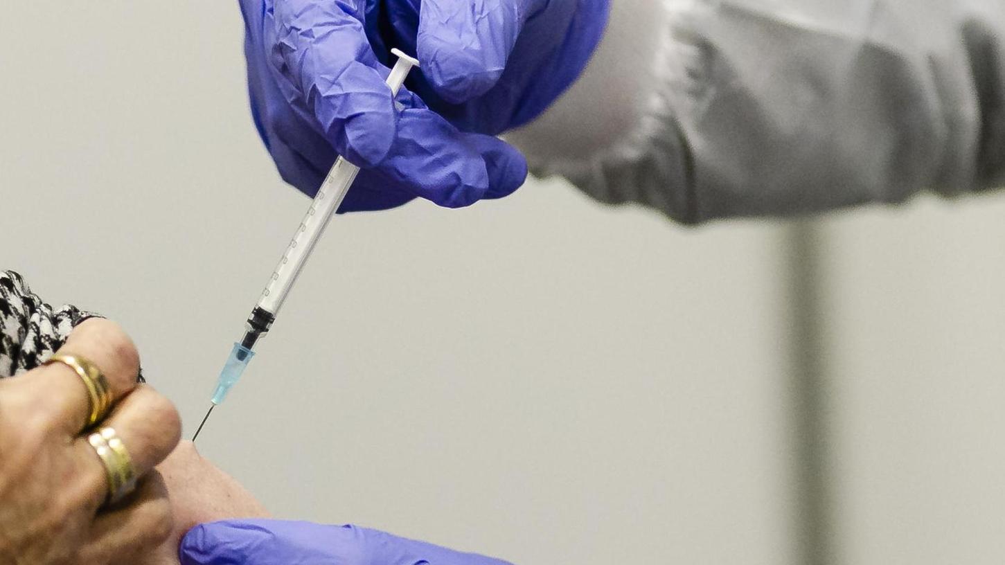 Schwabach sagt Termine ab - Kommunen verärgert über fehlenden Impfstoff