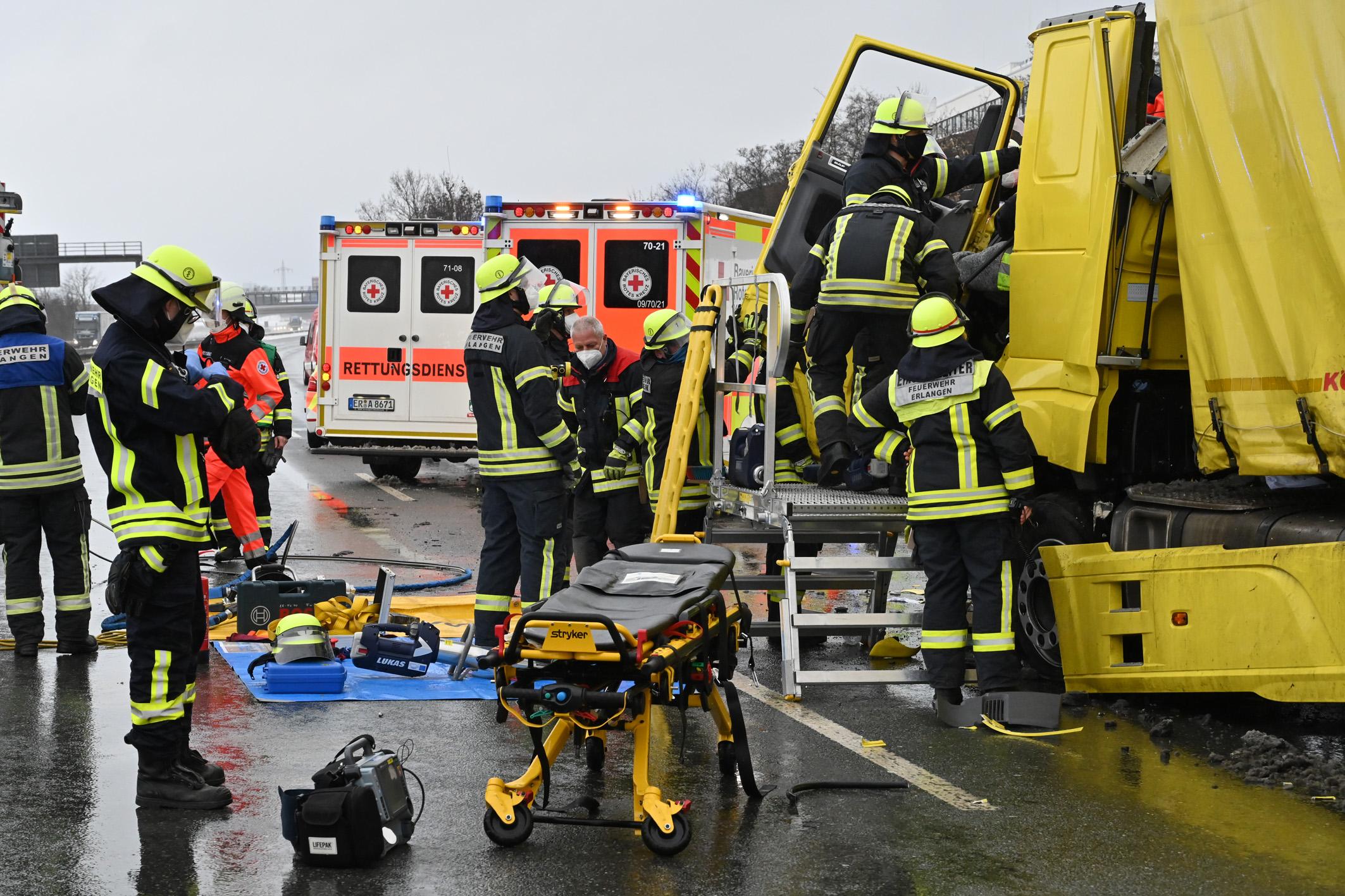 Schwerer Lkw-Unfall Auf Der A3 Bei Erlangen | Nordbayern