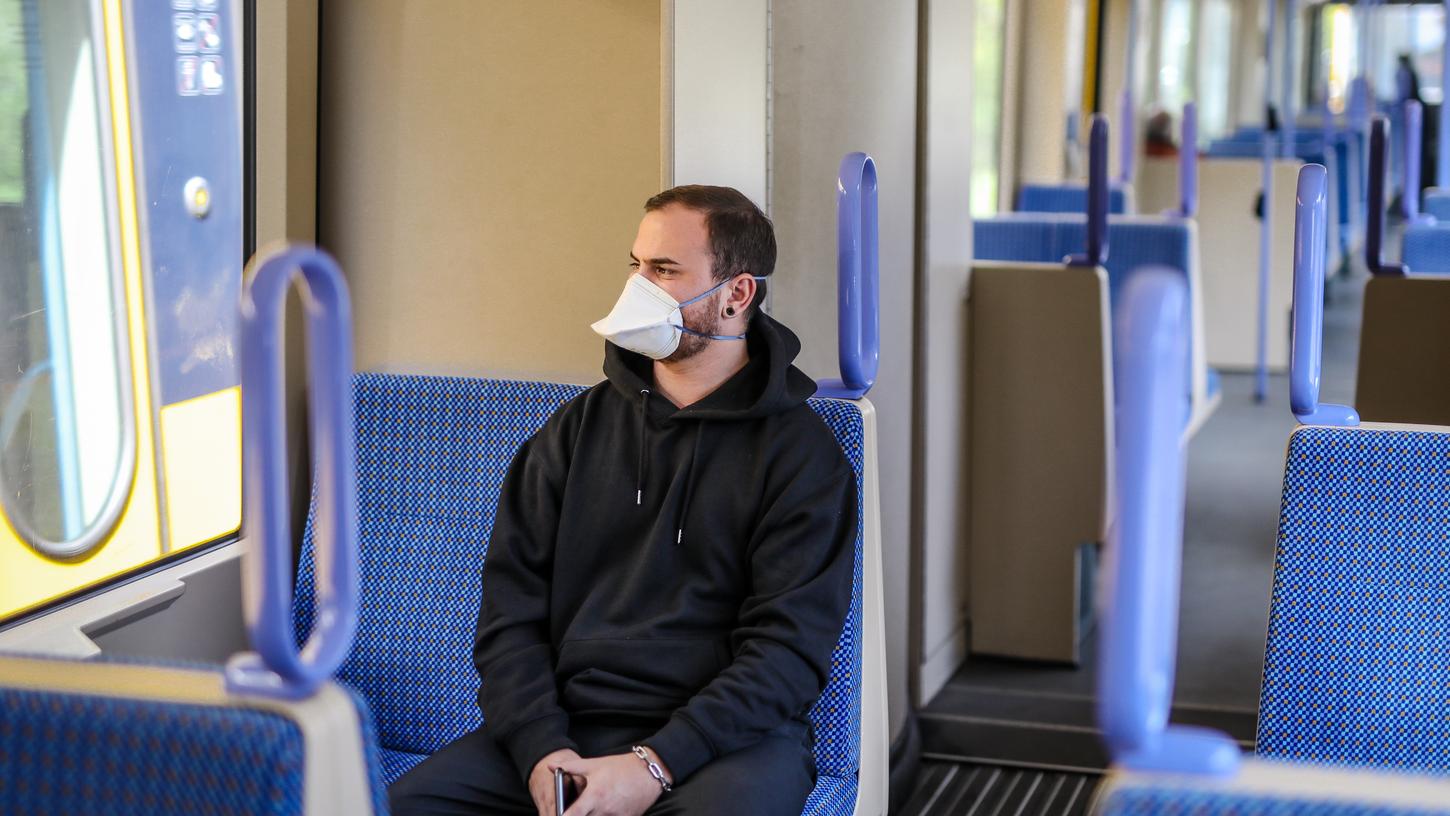 FFP2-Masken sind ab Montag Pflicht im öffentlichen Personennahverkehr in Bayern.