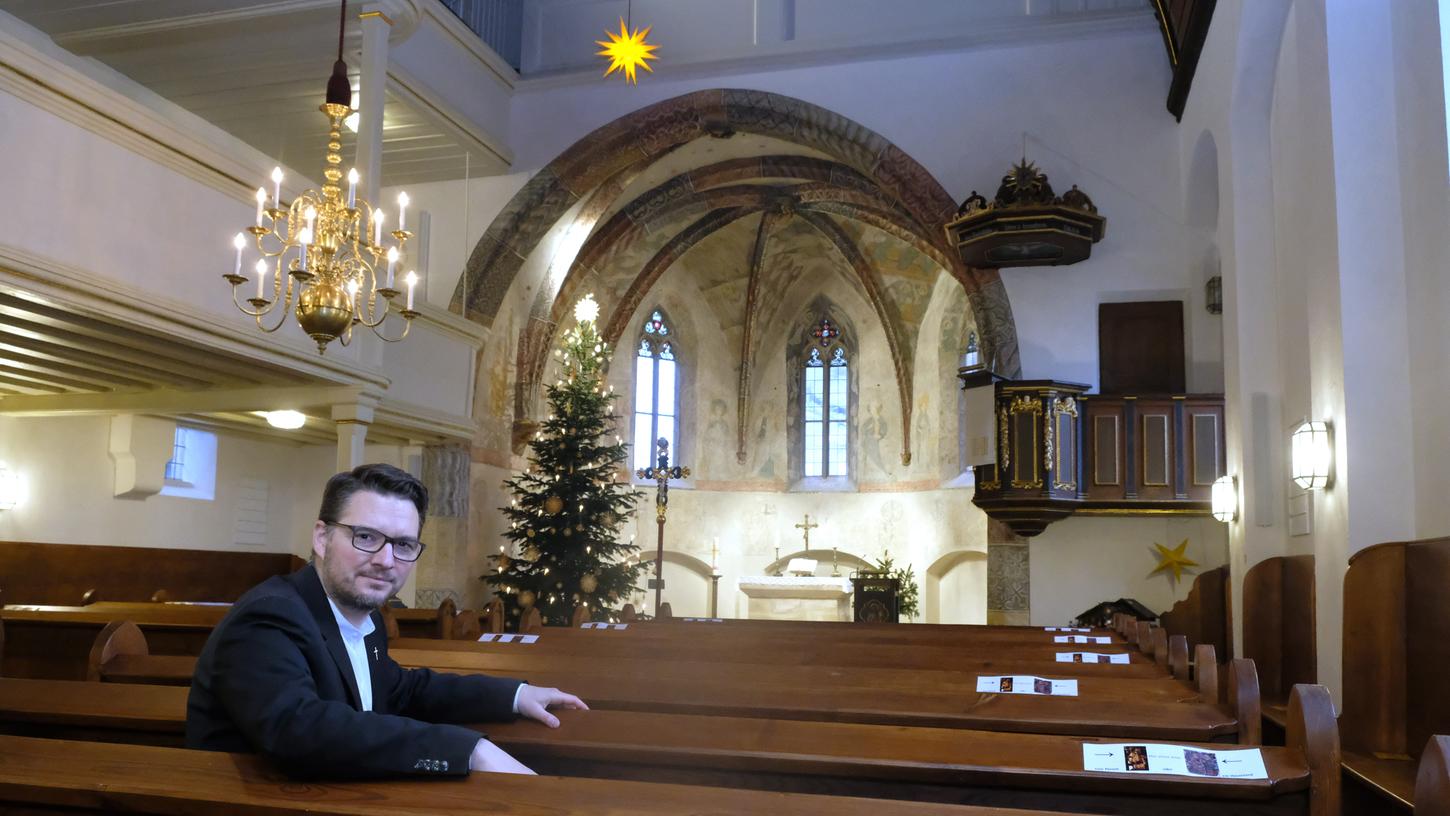 Der evangelische Pfarrer Benjamin Schimmel hat seine Gottesdienste ein Jahr lang in der katholischen Kirche St. Walburga abgehalten. Jetzt ist er in die Johanneskirche zurückgekehrt.