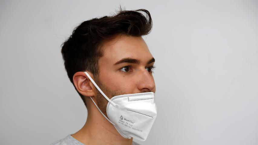 FFP2-Masken nur über den Mund getragen bieten keinerlei Schutz vor Corona, da die Viren so ungehindert über die Nase eingeatmet werden.