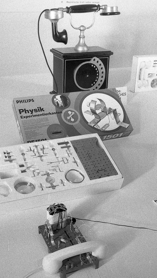 Ein Trend aus den Sechzigern setzte sich auch Anfang der 70er Jahre fort: Experimentierkästen, mit denen Kinder und Jugendliche die Grundlagen der Physik  und Grundfunktionen vieler Alltagsgeräte selber ausprobieren konnten.
