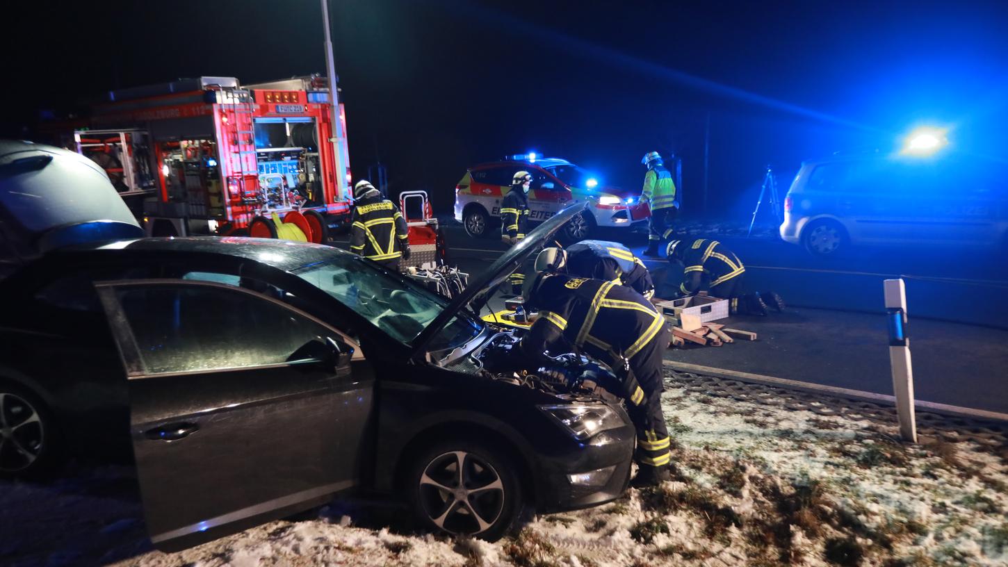 Auf der Staatsstraße zwischen Cadolzburg und Ammerndorf hat sich am Donnerstagabend ein schwerer Unfall ereignet.