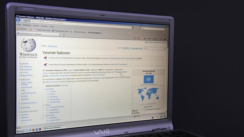 Aktuell belegt die Online-Enzyklopädie laut dem Online-Dienst "Alexa" den 13. Rang bei den beliebtesten Internetseiten weltweit. In Deutschland liegt Wikipedia sogar auf Platz 7. Fast drei Viertel der Besucher kommen übrigens durch Suchmaschinen auf die Seite. 