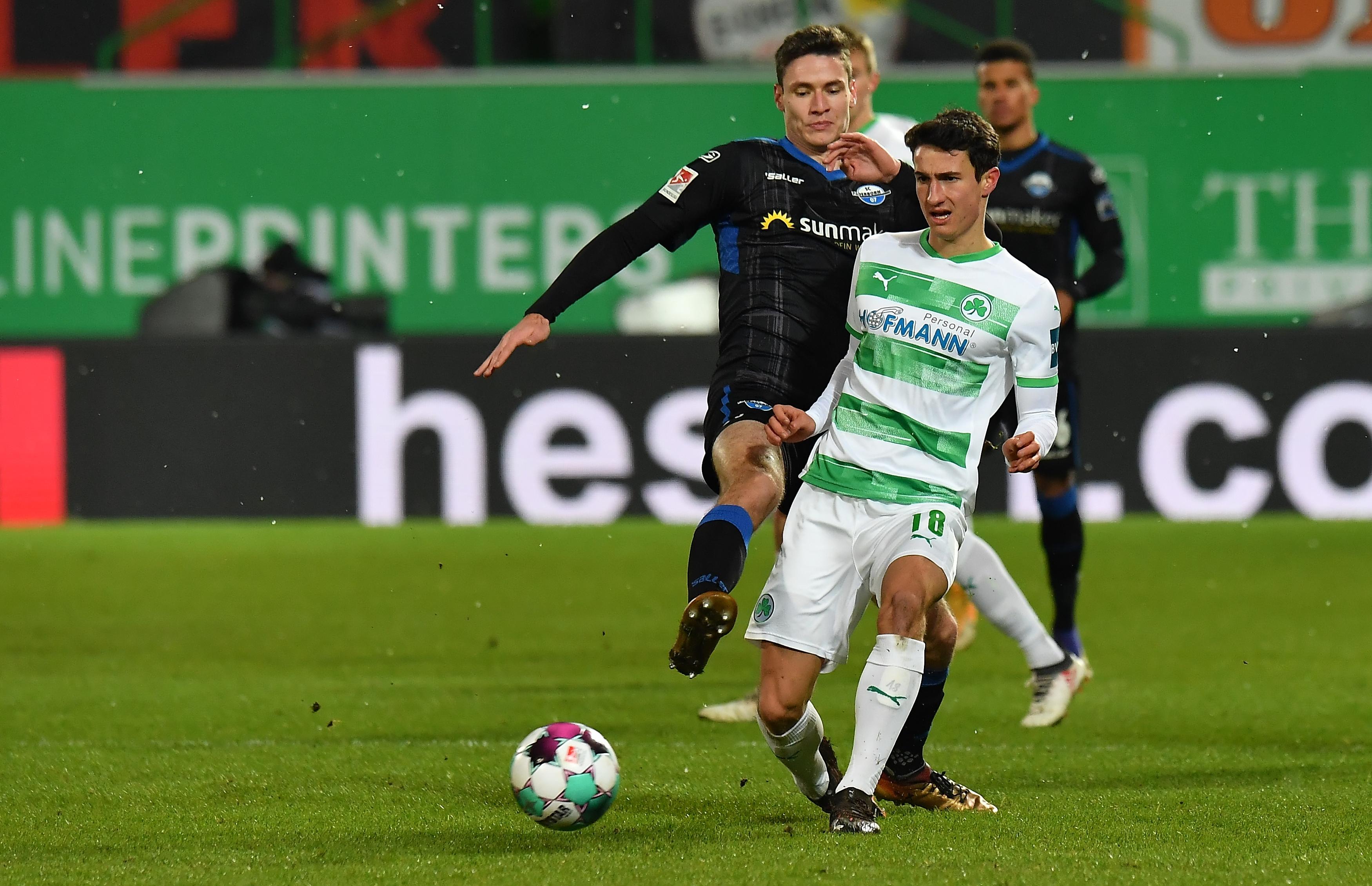 Mit dem Paderborner Sven Michel gut beschäftigt. In forderster Front daher nicht ganz so aktiv, und wenn, dann eher ungenau bei den Hereingaben. Insgesamt aber gut ins Spiel eingebunden, hatte mit 105 die meisten Ballkontakte aller Fürther.