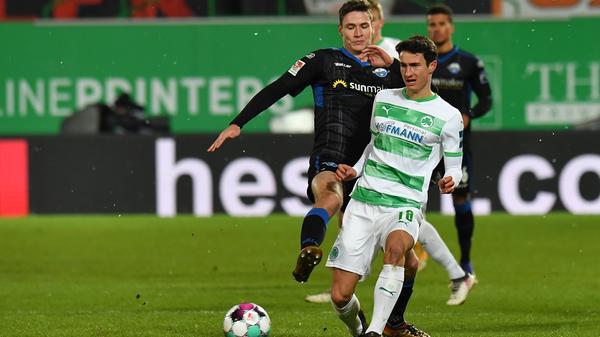 Mit dem Paderborner Sven Michel gut beschäftigt. In forderster Front daher nicht ganz so aktiv, und wenn, dann eher ungenau bei den Hereingaben. Insgesamt aber gut ins Spiel eingebunden, hatte mit 105 die meisten Ballkontakte aller Fürther.