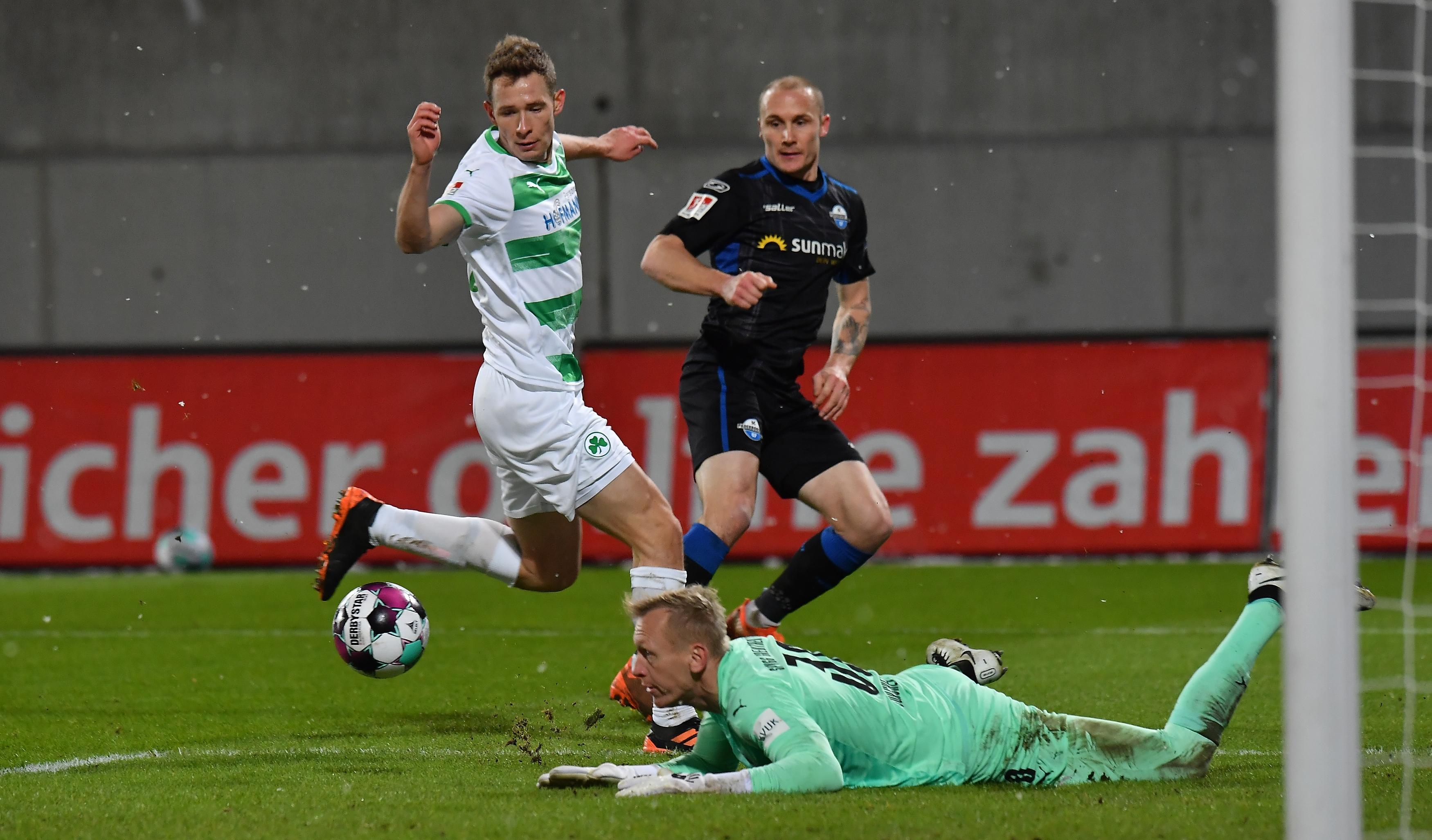 Mit Ruhe am Ball. Beim 1:1 aber nicht nahe genug an Vorbereiter Sven Michel dran. Nach 55 Minuten mit einem zwickenden Oberschenkel ausgewechselt. 