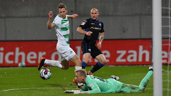 Mit Ruhe am Ball. Beim 1:1 aber nicht nahe genug an Vorbereiter Sven Michel dran. Nach 55 Minuten mit einem zwickenden Oberschenkel ausgewechselt.