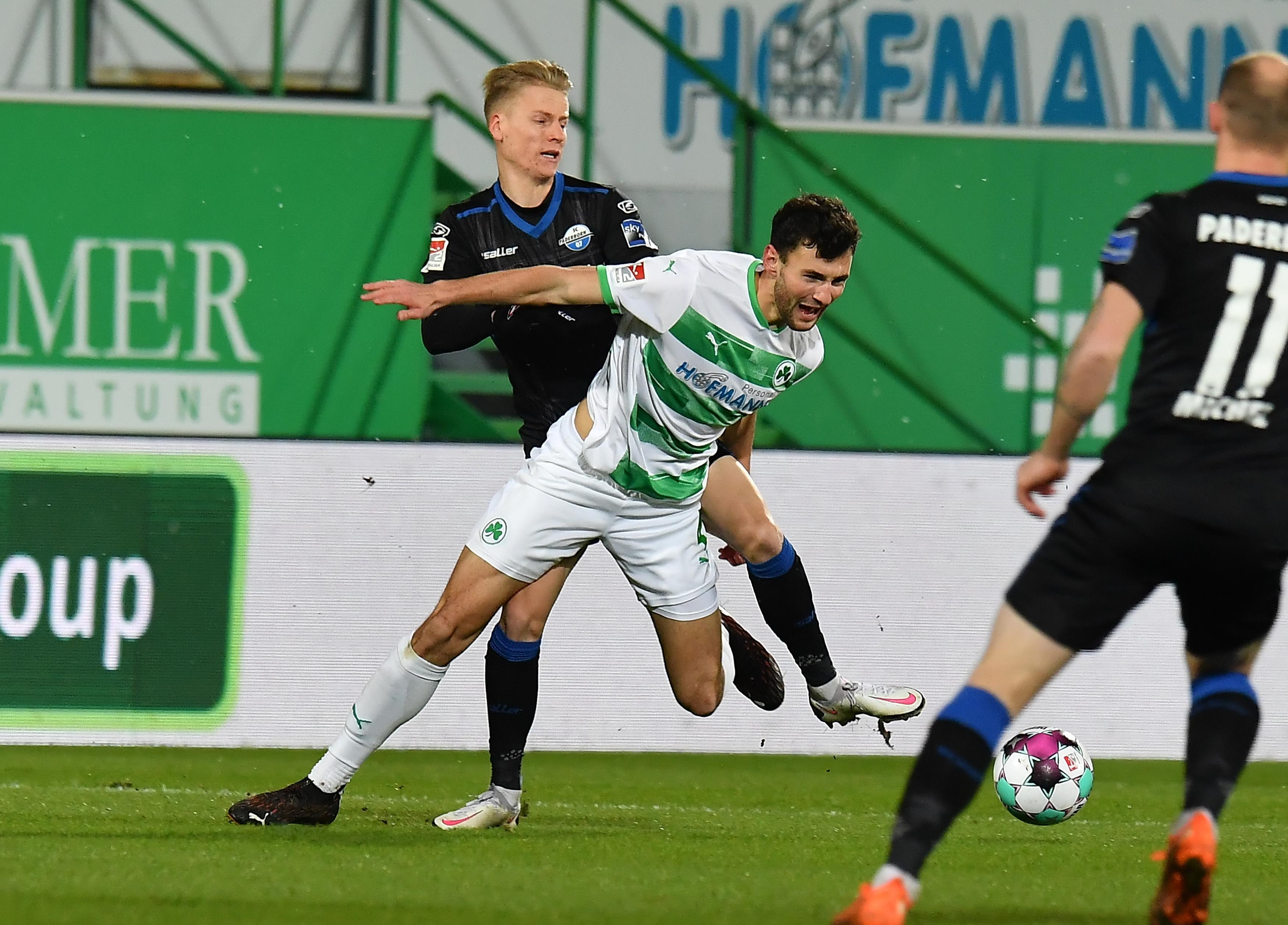 Fast schon ein Fels in der Fürther Abwehr. Beim 1:1 in der Nähe des Torschützen, aber irgendwie auch nur in der Nähe. Bei seiner eigenen Kopfballchance vom Mut verlassen.