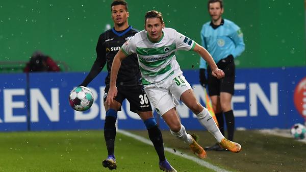 Ruhig im Mittelfeld. Beim Distanzschuss so akkurat, dass der Ball an die Latte flog. Reihte sich damit in das Festival seiner Teamkollegen ein - mit einem Knall!