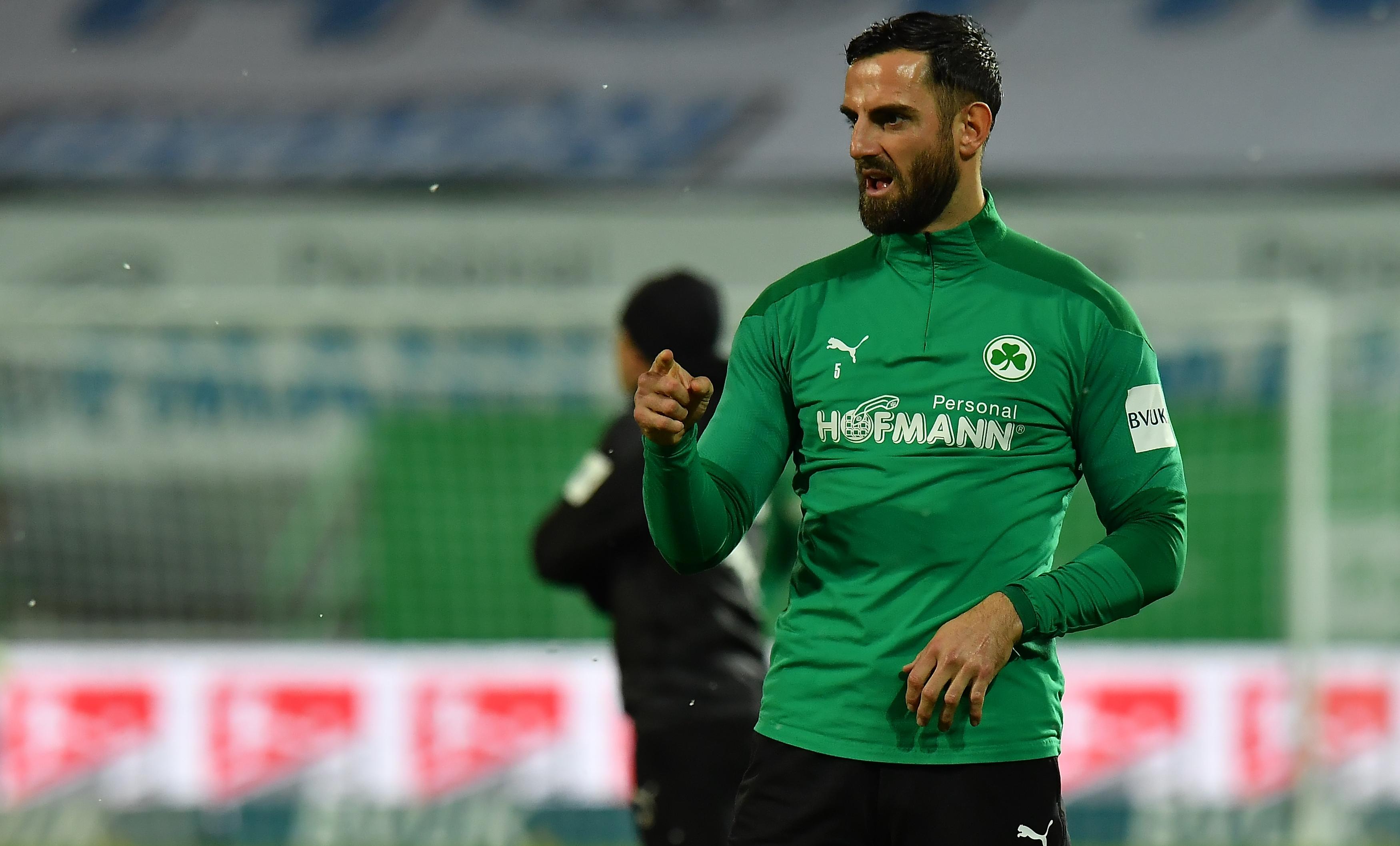 Nach überstandenen Adduktorenproblemen zurück im Kader und wegen Jaeckels Verletzung in der 55. Minute eingewechselt. Nach vier Minuten gleich mit Gelb bedacht.