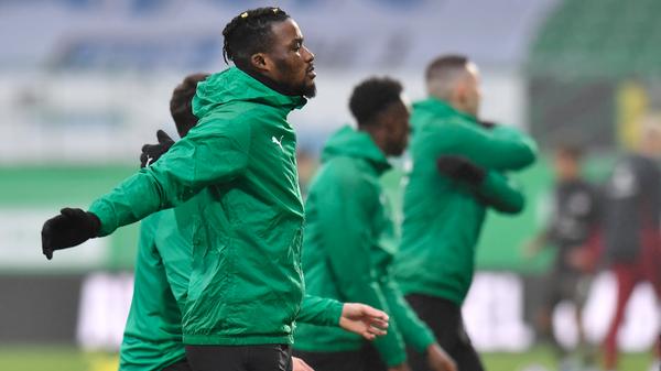 Spät eingewechselt. Immerhin mit einem Strafraum-Ballkontakt, dabei aber ein wenig an der Kugel vorbeigesegelt.