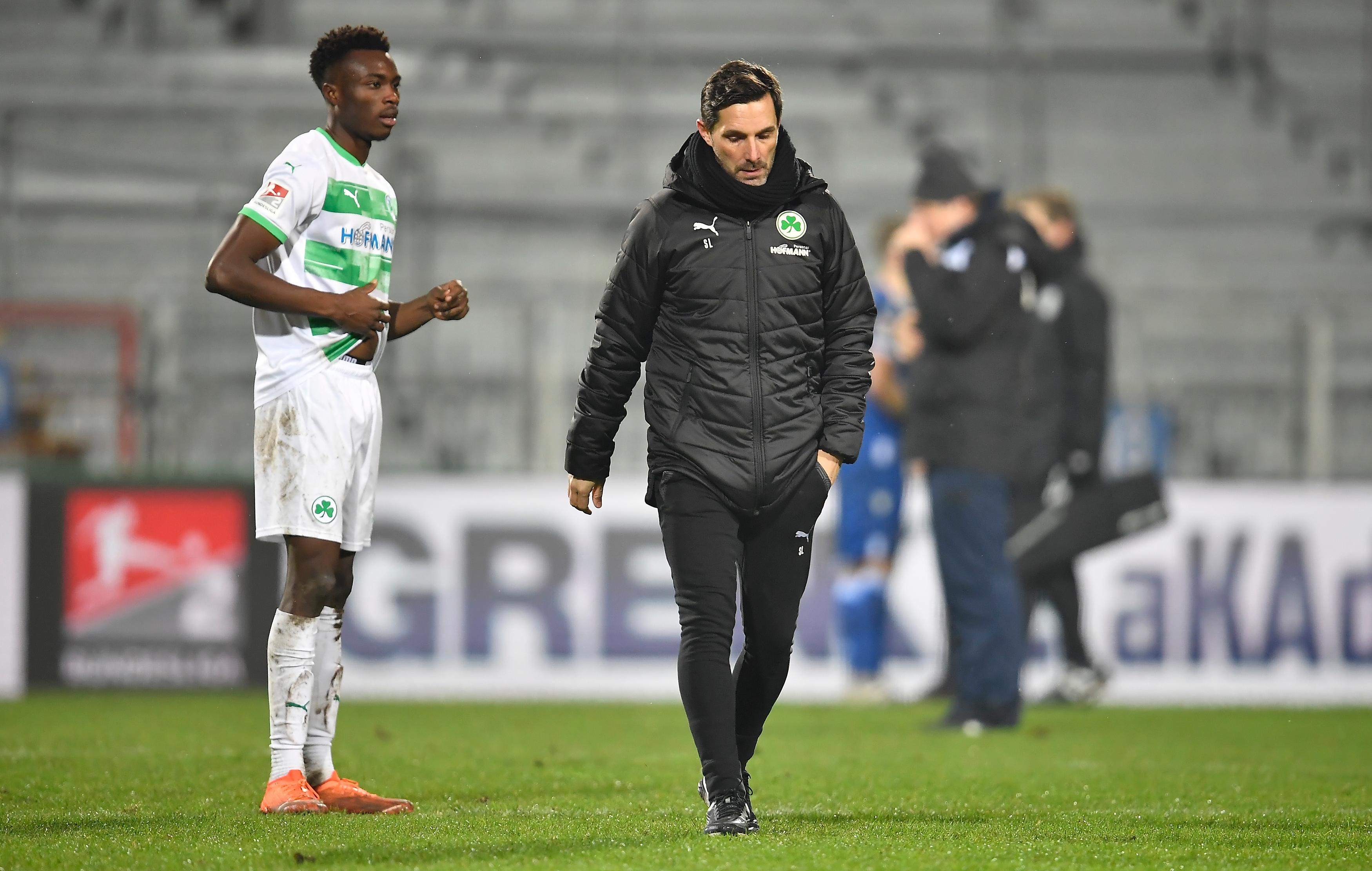 Spät eingewechselt, ohne große Szene im Angriff. Arbeitete aber auch mit nach hinten - und sah gleich mal Gelb.