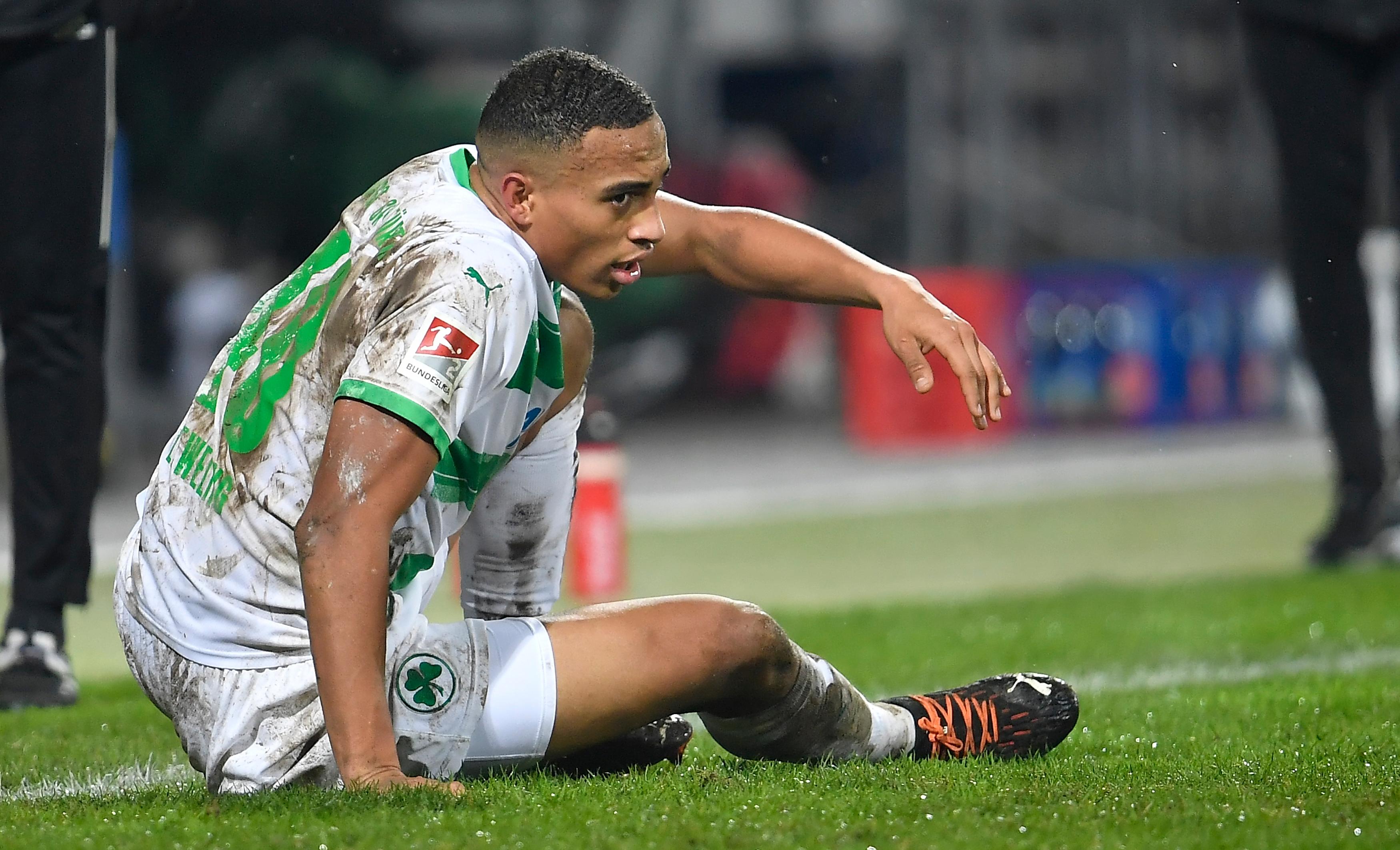 Nicht in der Startelf, erst im zweiten Durchgang dabei. Da hatten die Teamkollegen bereits ein Chancen-Festival geliefert. Blieb im Vergleich dazu blass.