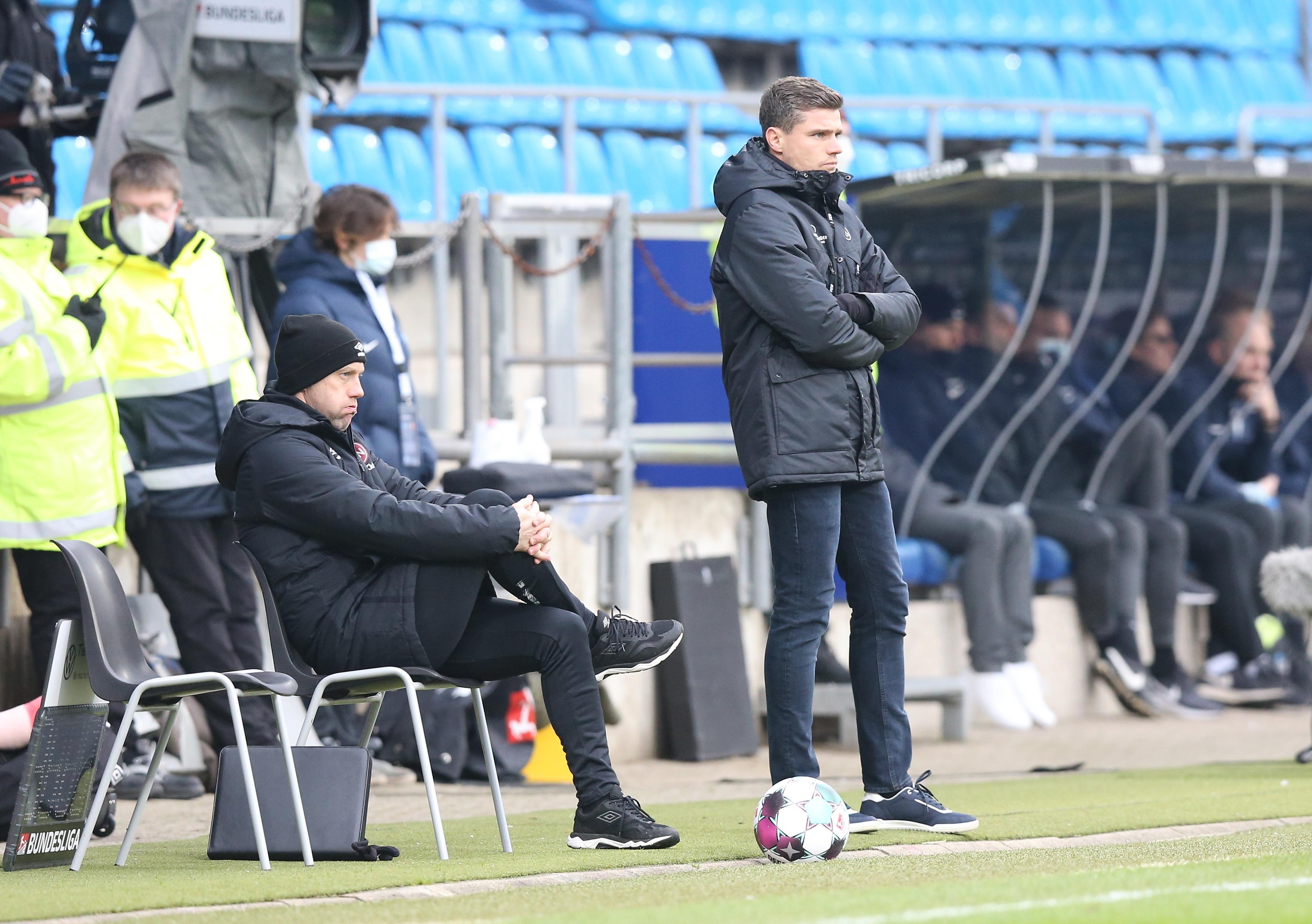 Tief im Westen, wo die Spannung verstaubt – zumindest in den Anfangsminuten. Viel Hin- und Hergeplänkel gab es für die Zuschauer in den ersten fünf Minuten zu sehen.