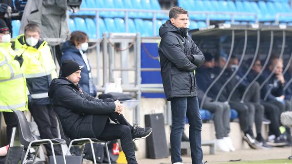 Tief im Westen, wo die Spannung verstaubt – zumindest in den Anfangsminuten. Viel Hin- und Hergeplänkel gab es für die Zuschauer in den ersten fünf Minuten zu sehen.