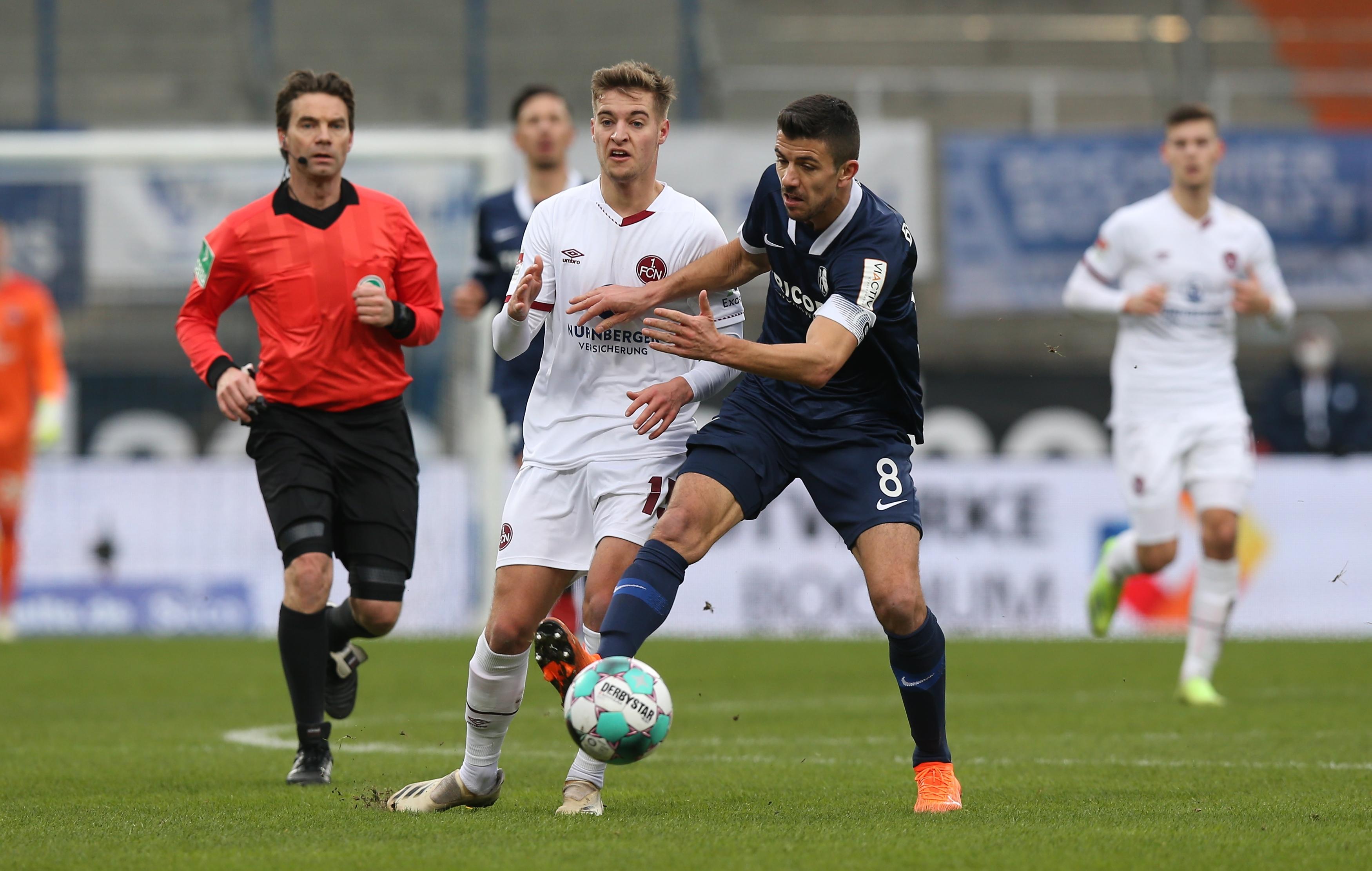 Im weiteren Spielverlauf wird dann aber der VfL Bochum gefährlicher und kommt in der 10. Minuten zur ersten gefährlichen Chance. Der Schuss von Gerrit Holtmann zischt am Pfosten vorbei und führt zum ersten Eckball der Partie. Der Standard bleibt aus Sicht des 1. FC Nürnberg jedoch ungefährlich.