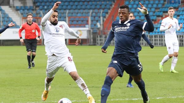 Keine zwei Minute später folgt die Antwort vom VfL: Robert Zulj macht den Ausgleich zum 1:1, nachdem Enrico Valentini das Abseits aufgehoben hat.