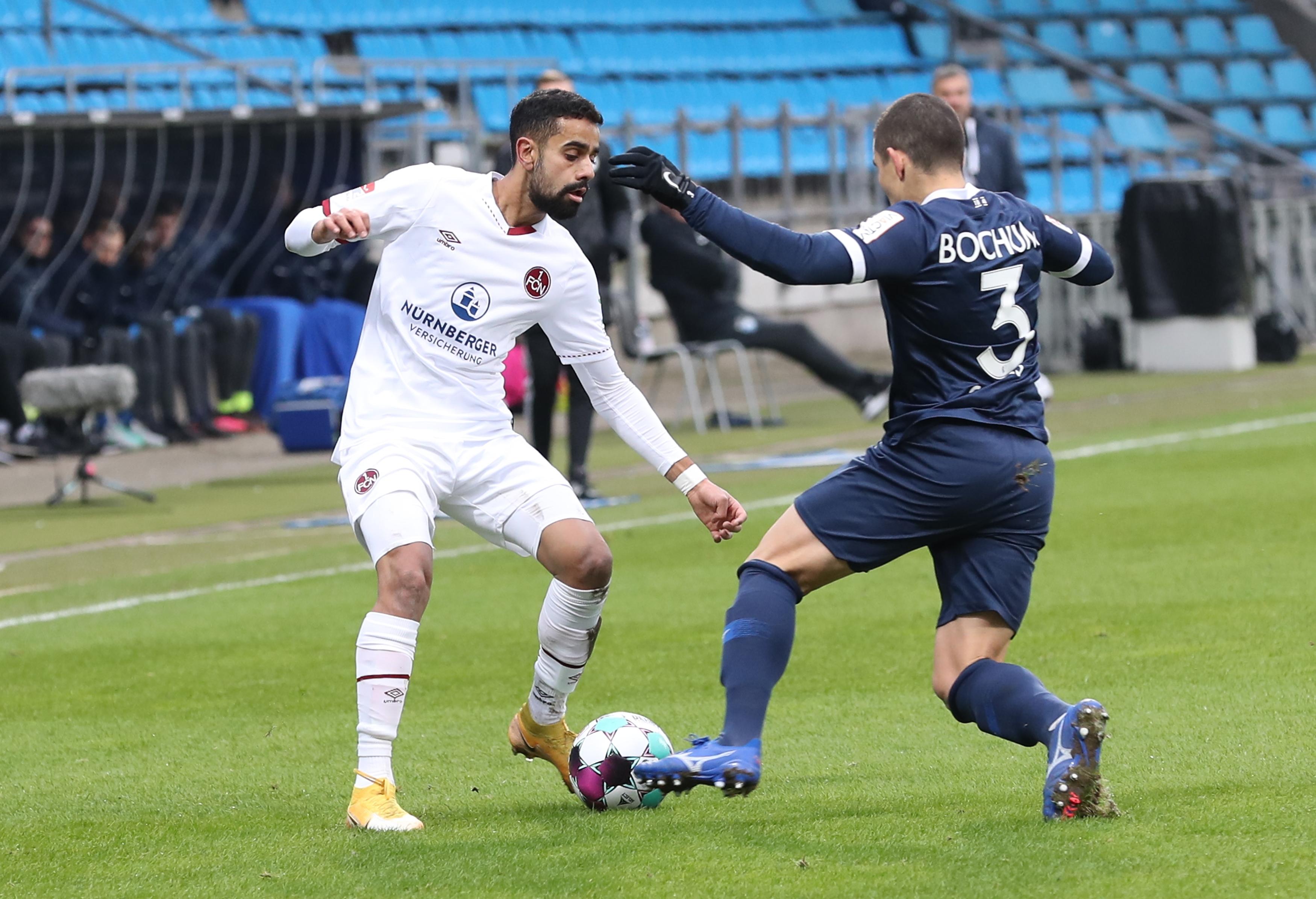 Mit 1:1 geht es in die Pause, denn nach den beiden Toren ist nicht mehr allzu viel passiert. Außer eine Gelbe Karte gegen Cristian Gamboa und ein hartes sowie nicht geahndetes Einsteigen von Sarpreet Singh blieb die Partie bis zum Pausenpfiff wenig spektakulär. 