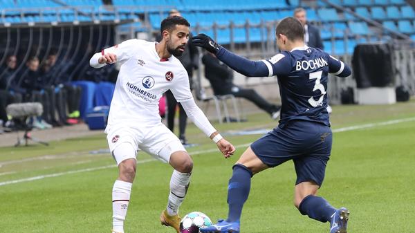 Mit 1:1 geht es in die Pause, denn nach den beiden Toren ist nicht mehr allzu viel passiert. Außer eine Gelbe Karte gegen Cristian Gamboa und ein hartes sowie nicht geahndetes Einsteigen von Sarpreet Singh blieb die Partie bis zum Pausenpfiff wenig spektakulär.