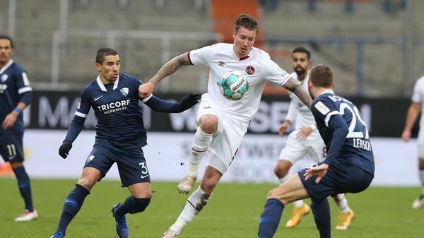 65. Spielminute: Hack setzt sich gegen zwei Gegenspieler durch, schiebt die Kugel zu Singh, der behält die Übersicht und legt auf Schäffler ab und Schäffler macht es wie bei der ersten Club-Großchance – er hämmert den Ball in den wolkenverhangenen Revierhimmel. Vier Minuten später die nächste Schäffler-Chance, diesmal zwar näher dran, aber trotzdem vorbei.