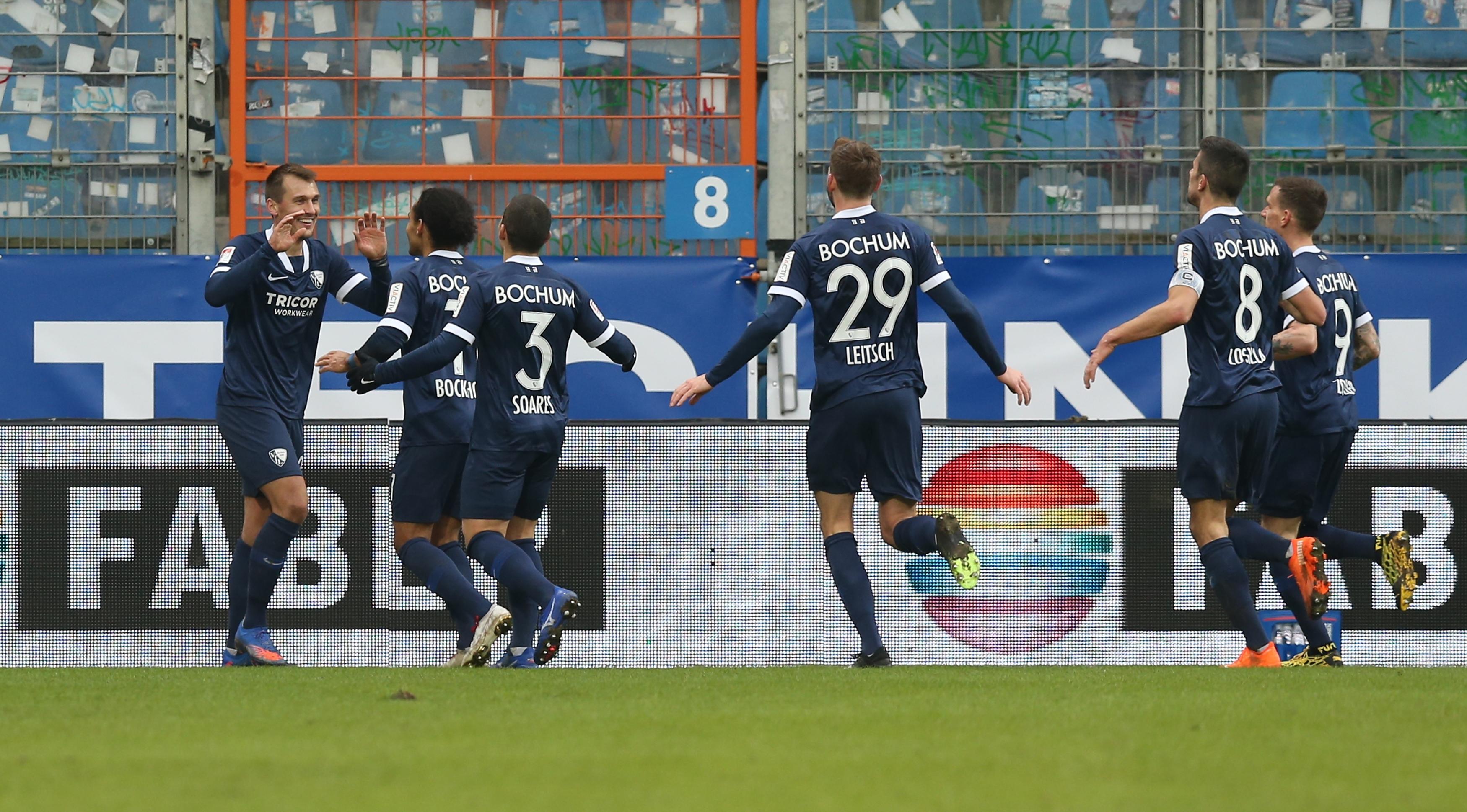 Und Tesche macht auch den Deckel drauf: In der 84. Minute legt der Oldie nach und vermiest dem FCN die Auswärtsreise ins Ruhrgebiet endgültig. Da ist mehr möglich gewesen für den Klauß-und Krauß-Club - doch dafür geht unter anderem Manuel Schäffler zu fahrlässig mit den FCN-Chancen um.