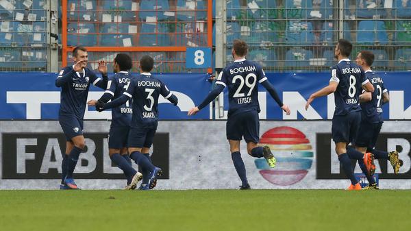 Und Tesche macht auch den Deckel drauf: In der 84. Minute legt der Oldie nach und vermiest dem FCN die Auswärtsreise ins Ruhrgebiet endgültig. Da ist mehr möglich gewesen für den Klauß-und Krauß-Club - doch dafür geht unter anderem Manuel Schäffler zu fahrlässig mit den FCN-Chancen um.