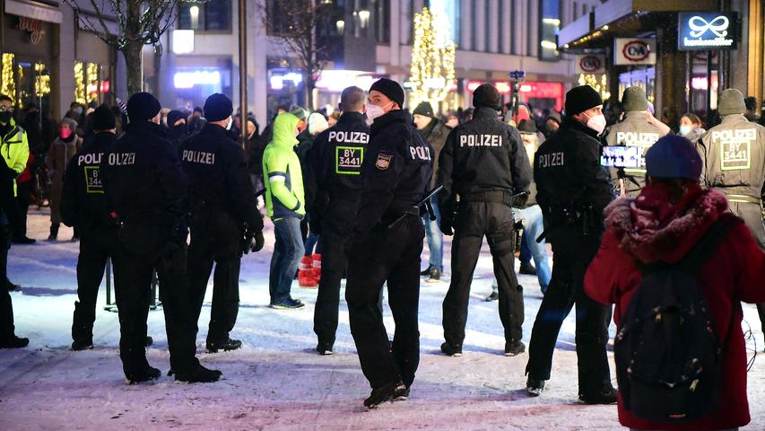 Demo trotz Verbot: Polizei löst Corona-Protest in Fürth auf