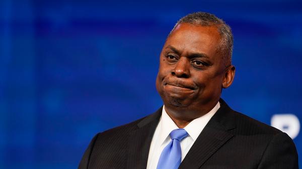 Es dauerte lange, bis sich Biden auf einen Kandidaten für die Leitung des mächtigen Pentagon festlegte. Er entschied sich schließlich für den früheren Vier-Sterne-General Lloyd Austin (67), der im Fall seiner Bestätigung der erste schwarze Verteidigungsminister des Landes wäre. Austin war bis zu seiner Verabschiedung in den Ruhestand 2016 Kommandeur der im Nahen Osten stationierten US-Streitkräfte und somit verantwortlich für die Einsätze unter anderem im Irak, in Syrien und in Afghanistan. Zu Beginn seiner mehr als 40-jährigen Karriere im US-Militär war er auch in Deutschland im Einsatz. Weil seine aktive Zeit im Militär noch nicht lange genug zurückliegt, braucht Austin eine Ausnahmegenehmigung durch den Kongress, um Minister zu werden.