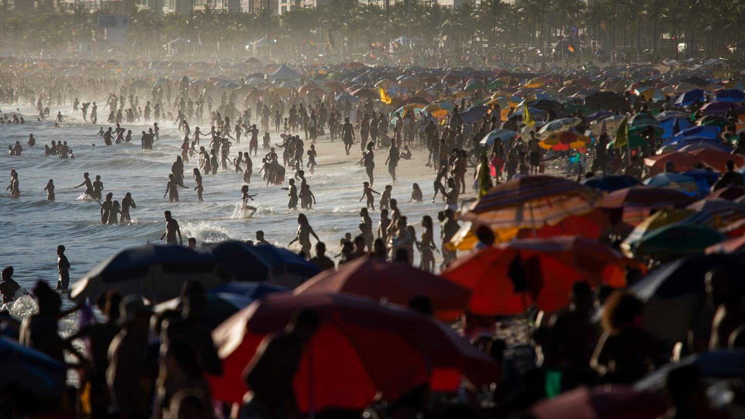 Ohne Abstand, ohne Maske: An den weltberühmten Stränden von Copacabana und Ipanema in Brasilien wird der Coronavirus weitgehend ignoriert. 