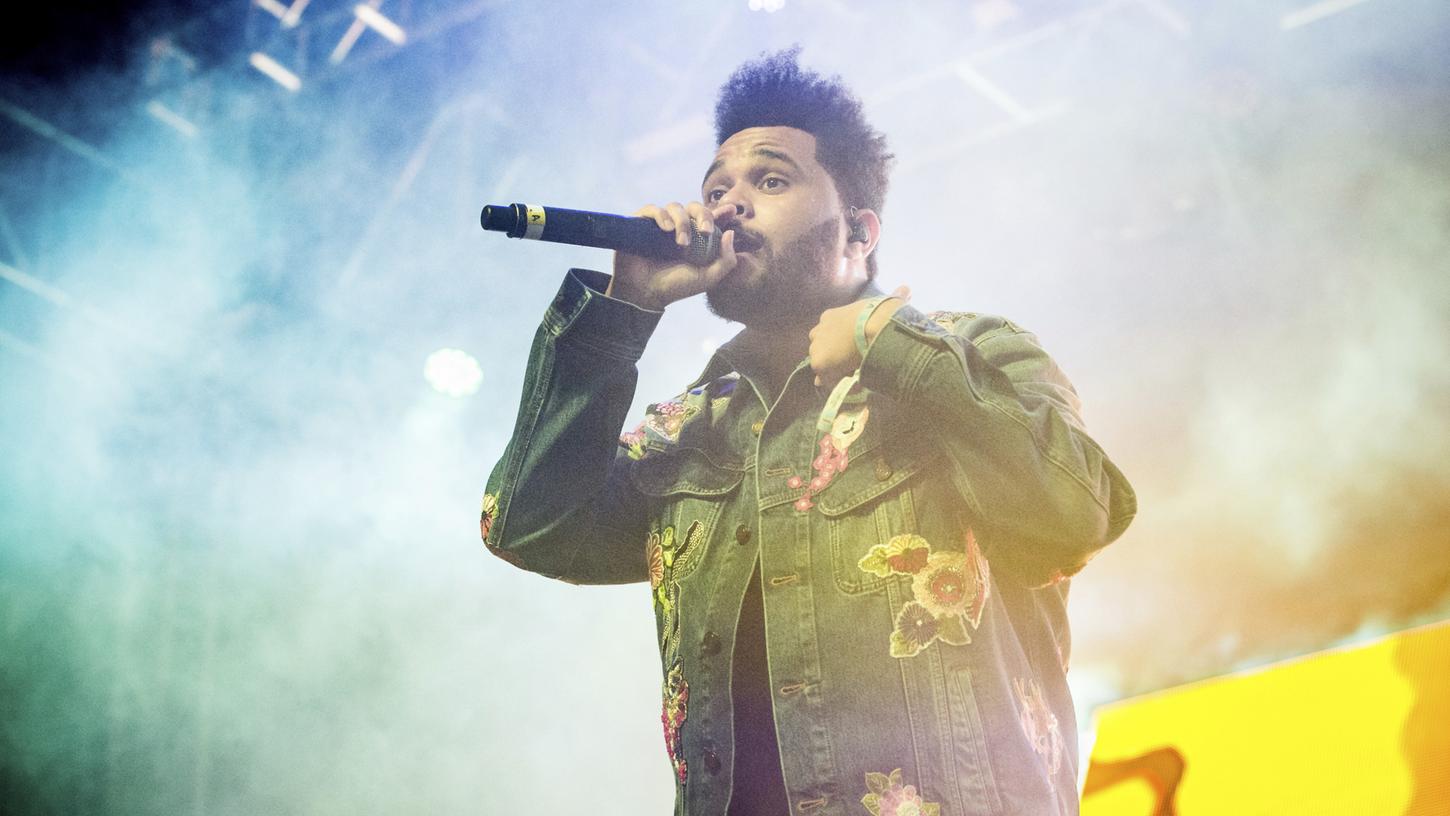 The Weeknd nennt sich der kanadische Hip-Hop- und R'nB-Künstler, der in der Halbzeitshow des diesjährigen Super Bowl LV auftreten wird.