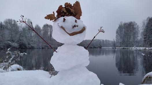 Es schneit, es schneit: Zeit einen Schneemann zu bauen. Aus diesem Grund haben wir unsere User auf Facebook dazu aufgerufen, ihre schönsten Schneefiguren mit uns zu teilen.