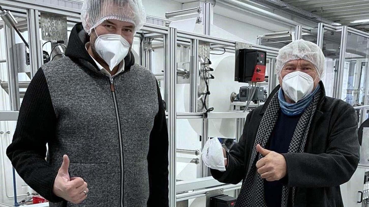MdB Alois Karl besuchte die Firma Elastoform in Sulzbach-Rosenberg, in der FFP2-Masken in hoher Stückzahl hergestellt werden.