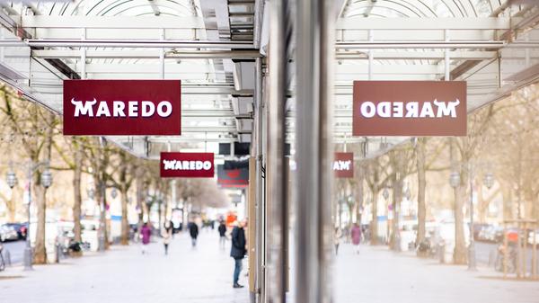 Die Gastronomie hat es hart erwischt in der Corona-Pandemie. Selbst wenn die Restaurants irgendwann wieder aufmachen, wird bei der deutschlandweit bekannten Steakhauskette "Maredo" die Küche kalt bleiben. Schon im März 2020 stellte das Unternehmen einen Insolvenzantrag; die erneuten Schließungen im zweiten Lockdown gaben der Kette den Rest. Wie das Unternehmen zuletzt mitteilte, wurden alle Mitarbeiter entlassen und die bestehenden Mietverhältnisse für die Restaurants gekündigt.