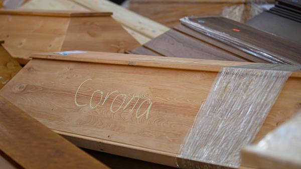 Am 14. Januar 2021 meldet das Robert Koch-Institut (RKI) einen traurigen Rekord: 1244 Corona-Tote binnen 24 Stunden. Bis zu diesem Zeitpunkt sind das die höchsten verzeichneten Todeszahlen in Deutschland.