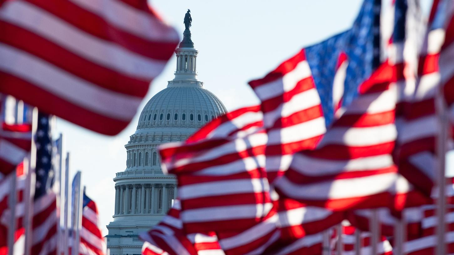 Er sei, so schreibt es Obama - und das trifft zweifellos auf Biden zu - , noch nicht bereit, „die Möglichkeit von Amerika aufzugeben“. Er sei, so schreibt es Obama - und das trifft zweifellos auf Biden zu - , noch nicht bereit, „die Möglichkeit von Amerika aufzugeben“.