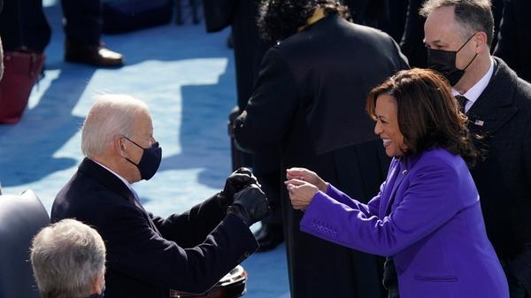 Machtwechsel: Nach vier Jahren unter Donald Trump und Mike Pence (Republikaner) ziehen mit Joe Biden und Kamala Harris wieder Demokraten ins Weiße Haus. Auf beide warten schwierige Aufgaben: Das Land kämpft nicht nur mit den Folgen der Coronakrise, die Gesellschaft ist auch enorm gespalten.