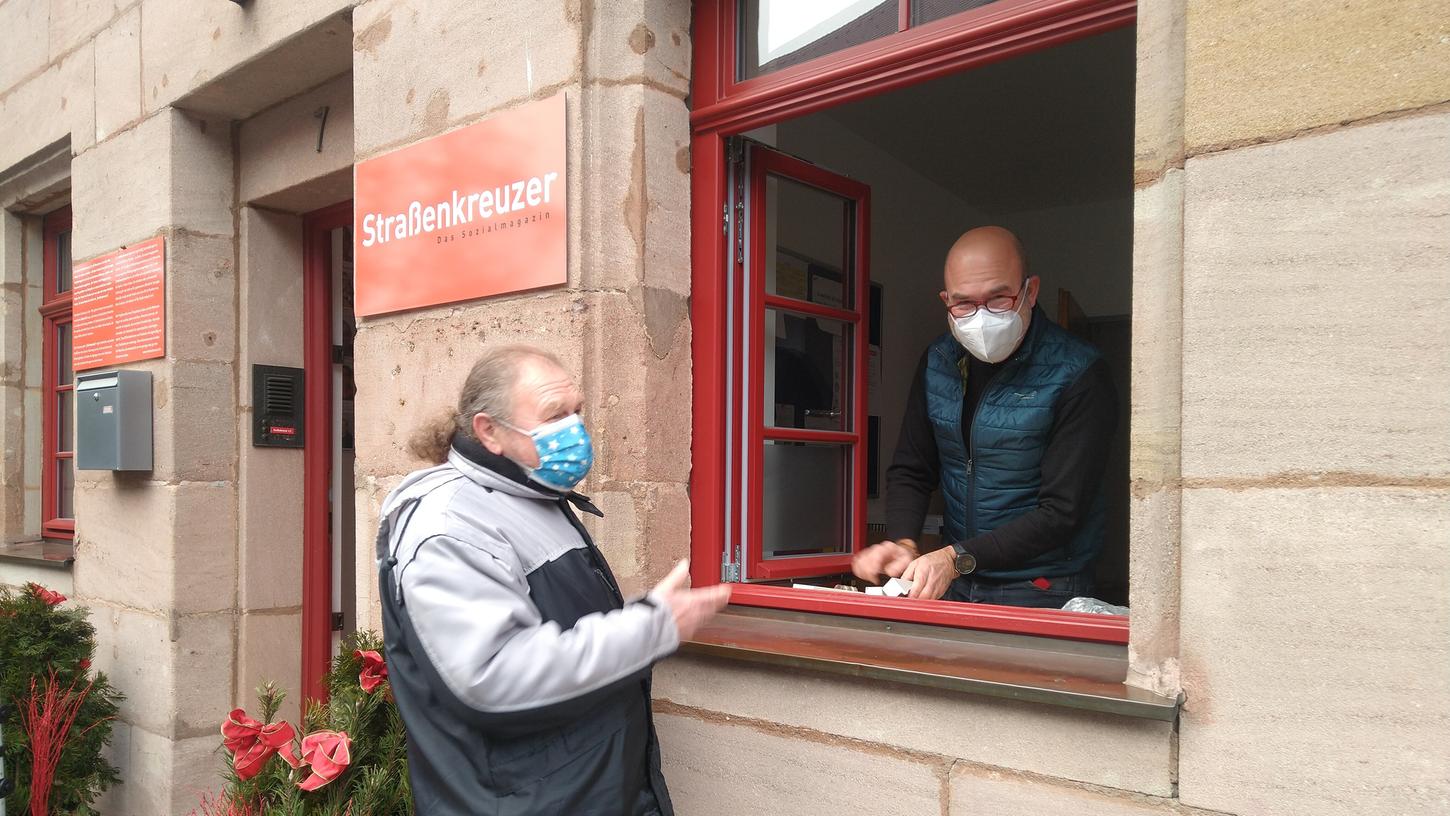 Corona trifft die Ärmsten: Straßenkreuzer-Verkäufer wieder da Corona trifft die Ärmsten: Straßenkreuzer-Verkäufer wieder da