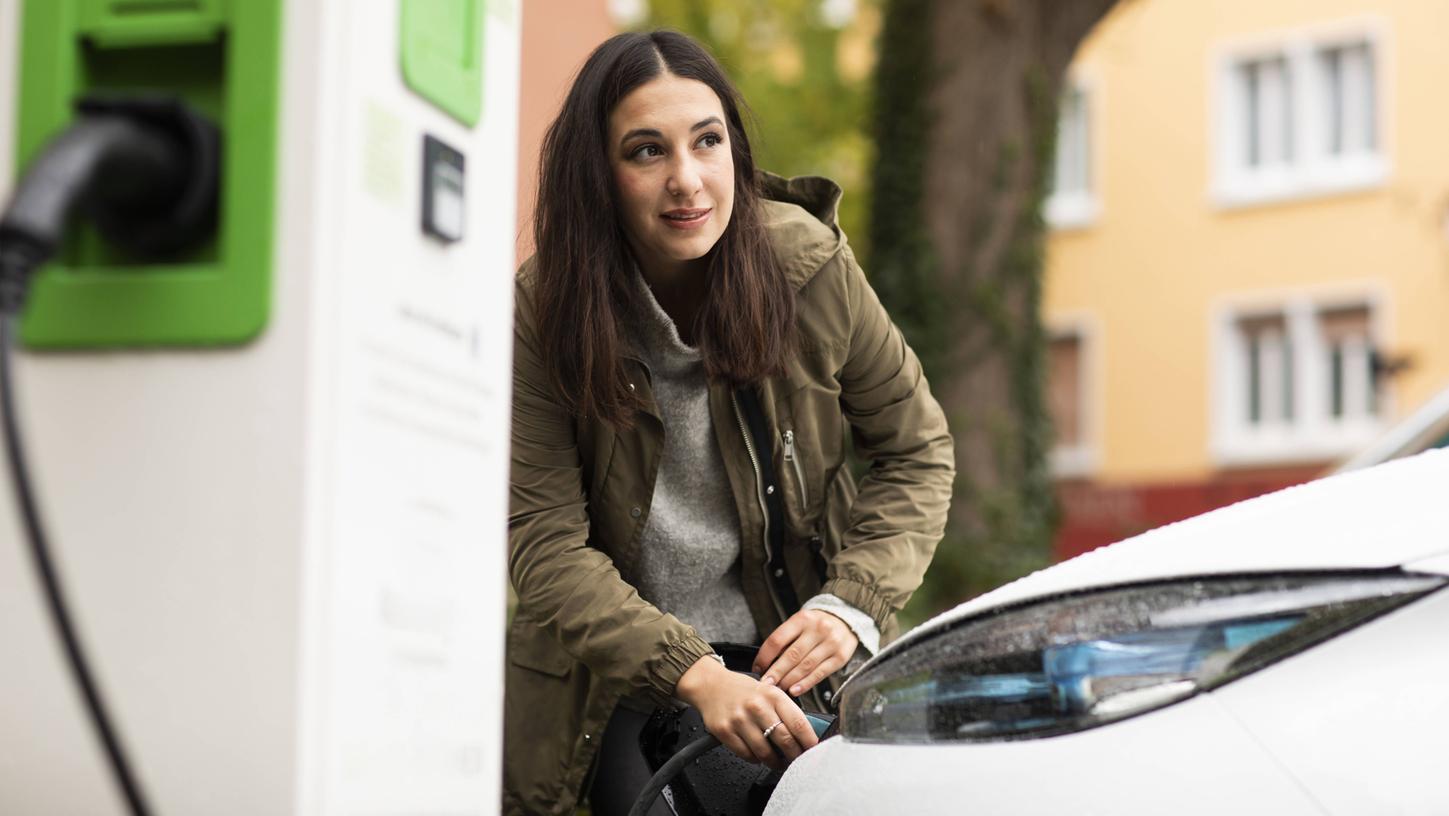 Raus aus der Nische: Elektro-Autos und Lademöglichkeiten sind so begehrt wie nie zuvor.
Raus aus der Nische: Elektro-Autos und Lademöglichkeiten sind so begehrt wie nie zuvor.