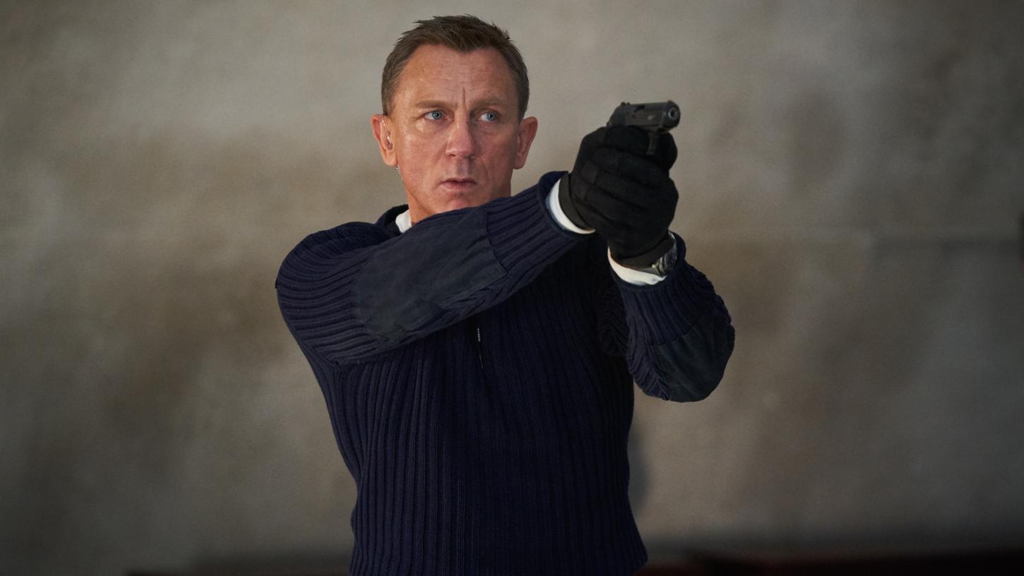 ARCHIV - 20.08.2019, ---: HANDOUT - Daniel Craig als James Bond in der Szene eines Trailers zum James-Bond-Film «Keine Zeit zu sterben» («No Time To Die», undatierte Aufnahme). (zu dpa «Neuer James-Bond-Film «Keine Zeit zu sterben» schon wieder verschoben») Foto: Nicole Dove/DANJAQ and Metro Goldwyn Mayer Pictures/Universal Pictures /dpa - ACHTUNG: Nur zur redaktionellen Verwendung im Zusammenhang mit einer Berichterstattung über den Film und nur mit vollständiger Nennung des vorstehenden Credits +++ dpa-Bildfunk +++ ARCHIV - 20.08.2019, ---: HANDOUT - Daniel Craig als James Bond in der Szene eines Trailers zum James-Bond-Film «Keine Zeit zu sterben» («No Time To Die», undatierte Aufnahme). (zu dpa «Neuer James-Bond-Film «Keine Zeit zu sterben» schon wieder verschoben») Foto: Nicole Dove/DANJAQ and Metro Goldwyn Mayer Pictures/Universal Pictures /dpa - ACHTUNG: Nur zur redaktionellen Verwendung im Zusammenhang mit einer Berichterstattung über den Film und nur mit vollständiger Nennung des vorstehenden Credits +++ dpa-Bildfunk +++