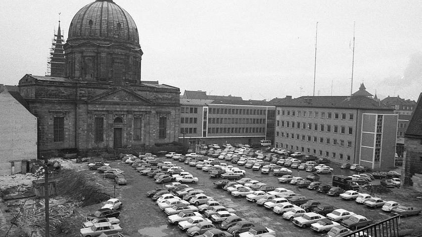 Die Verstaatlichung der Nürnberger Polizei wird nicht so glatt über die Bühne gehen, wie sich die CSU in München das vorgestellt hat. Hier geht es zum Kalenderblatt vom 24. Januar 1971: Nürnberg schweigt noch.