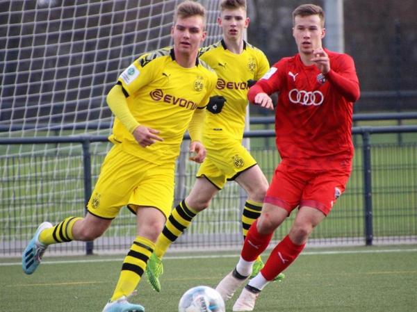 Gelb gegen Rot: Zu den vielen nahmhaften Gegnern, gegen die Johannes Fiedler (rechts) schon gespielt hat, zählt auch Borussia Dortmund.