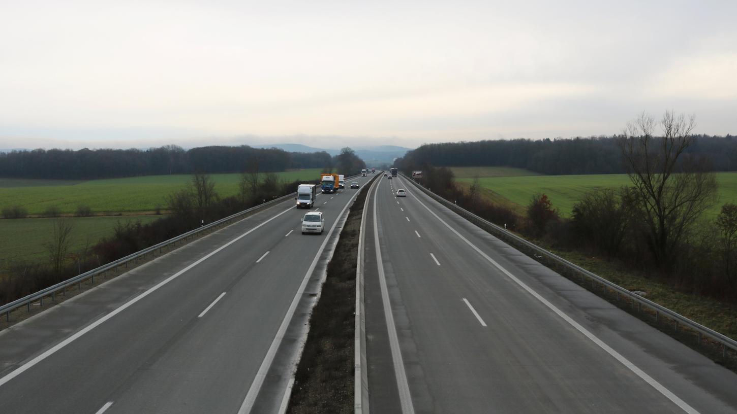 Autobahn 7 A7 Bundesautobahn Brücke bei Mörlbach Autobahnbrücke; Foto: Bastian Lauer Autobahn 7 A7 Bundesautobahn Brücke bei Mörlbach Autobahnbrücke; Foto: Bastian Lauer